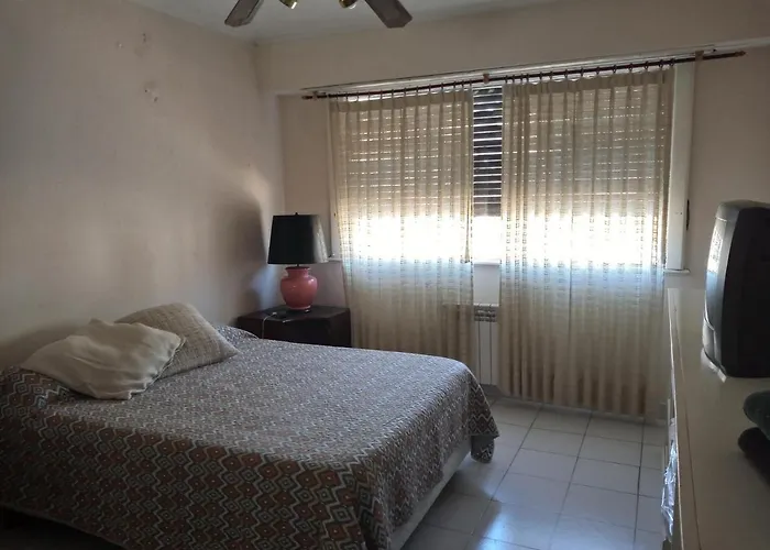 Departamento Al Frente- Habitacion Con Living