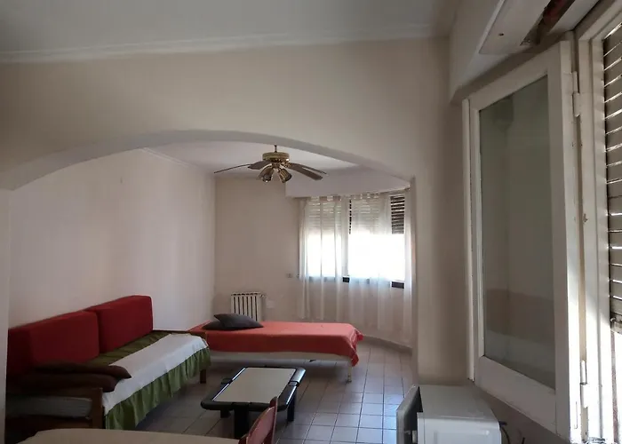 Departamento Al Frente- Habitacion Con Living